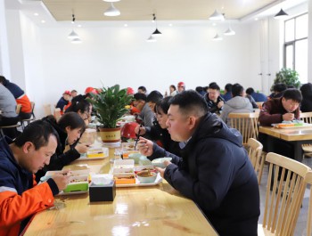 專精特新：開飯啦！專精特新化工科技產業園A區職工餐廳正式營業！